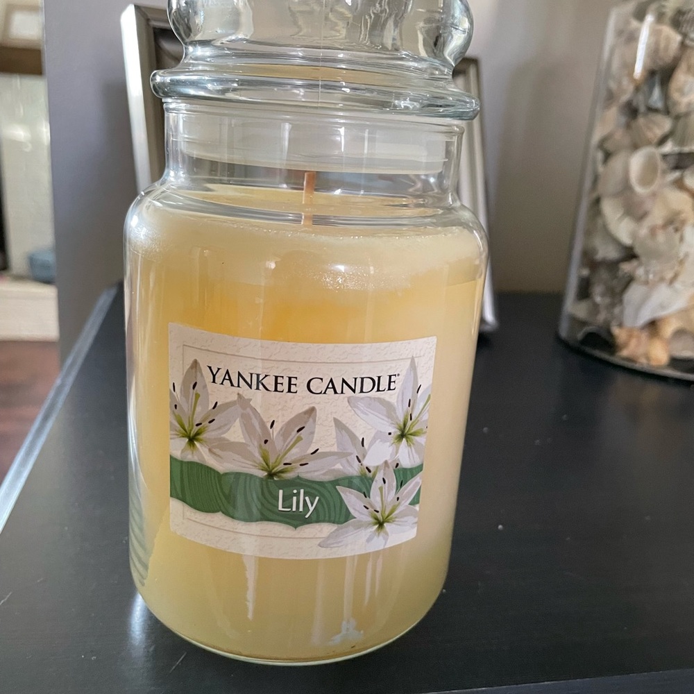 Yankee candle Lilly is the fragrance light yellow in color brand new.